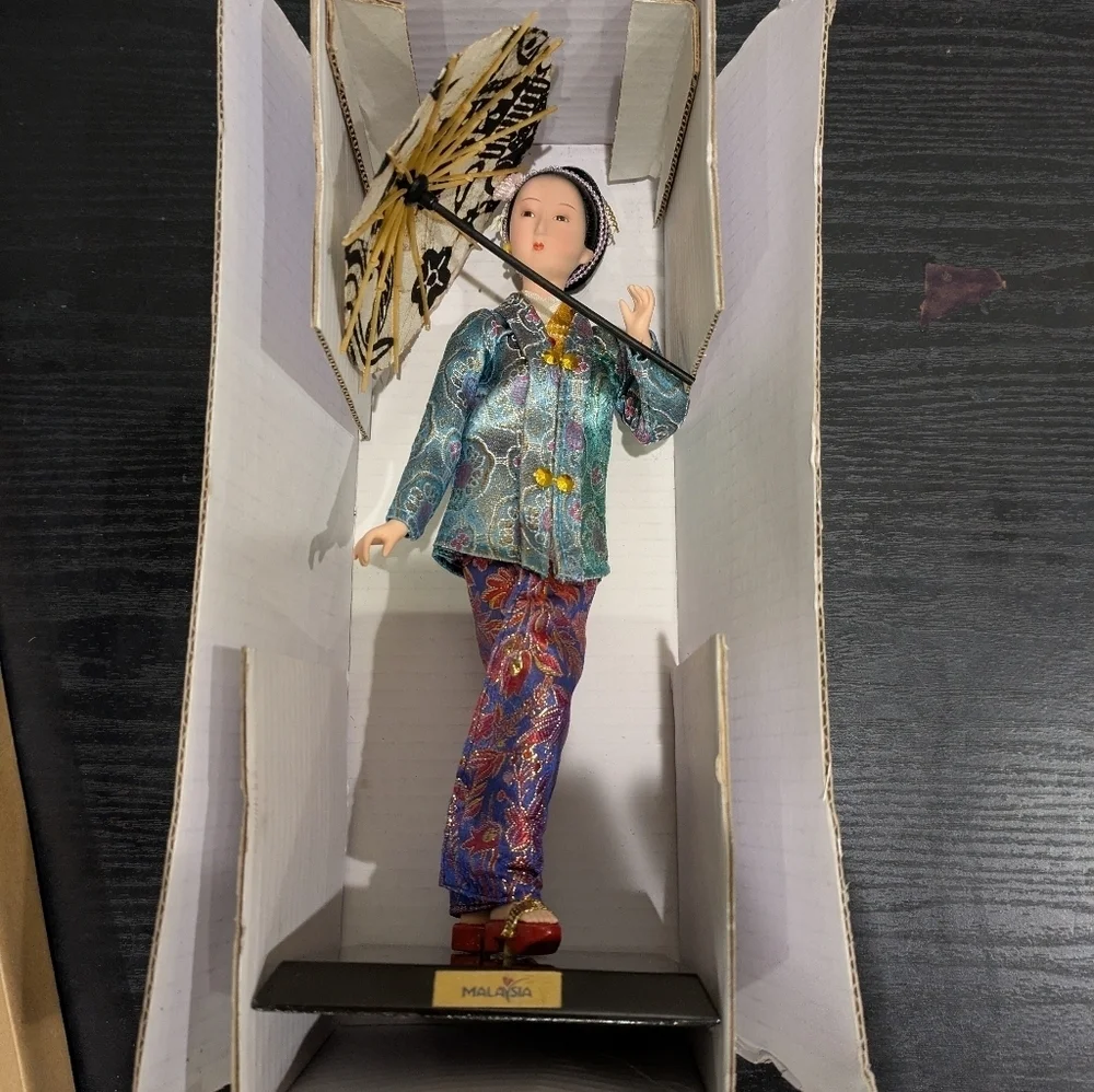 Elegant Asian-Inspired Figurine with Parasol